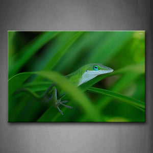 Green Anole Climb On Green Leafs Wall Art Painting Pictures Print On Canvas Animal The Picture For Home Modern Decoration 