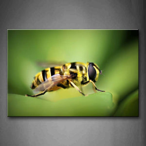 Yellow Bee Stand On Leaf With Wings Open Wall Art Painting The Picture Print On Canvas Animal Pictures For Home Decor Decoration Gift 