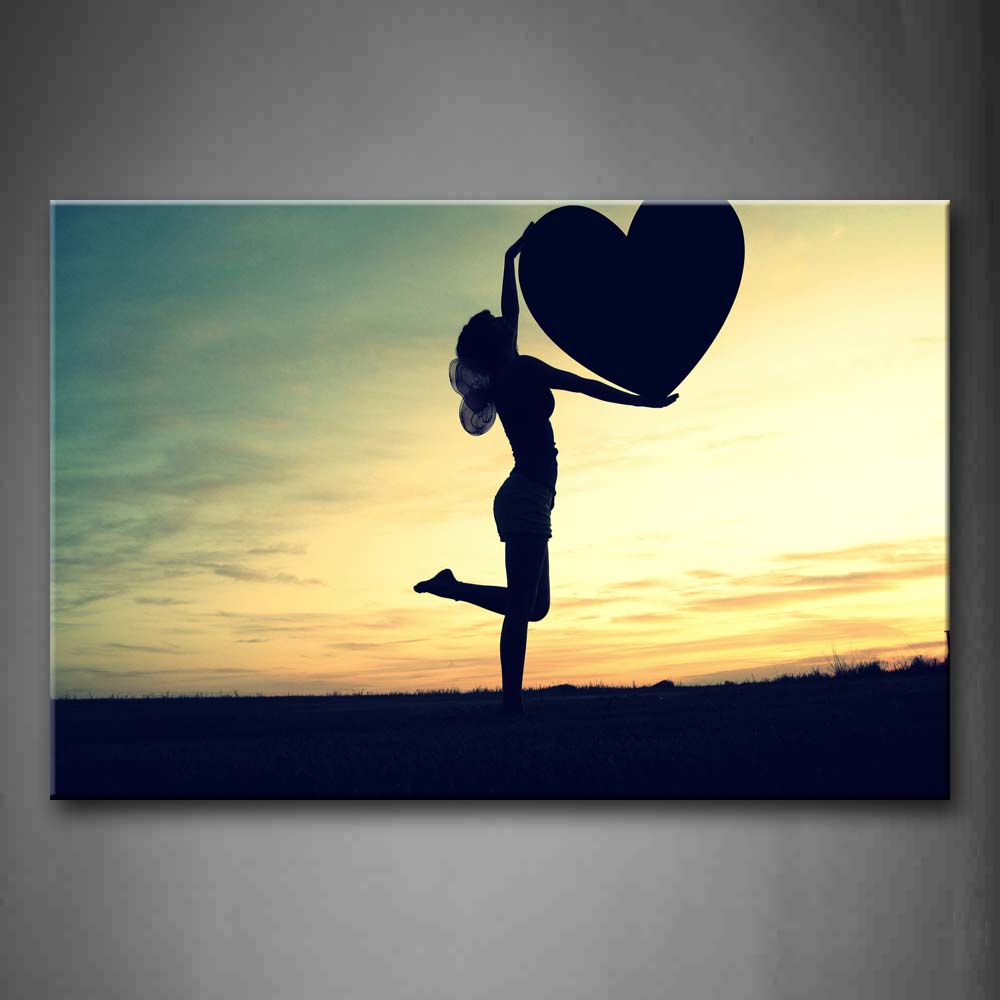 A Lady Who Carried A Heart  Wall Art Painting Pictures Print On Canvas People The Picture For Home Modern Decoration 