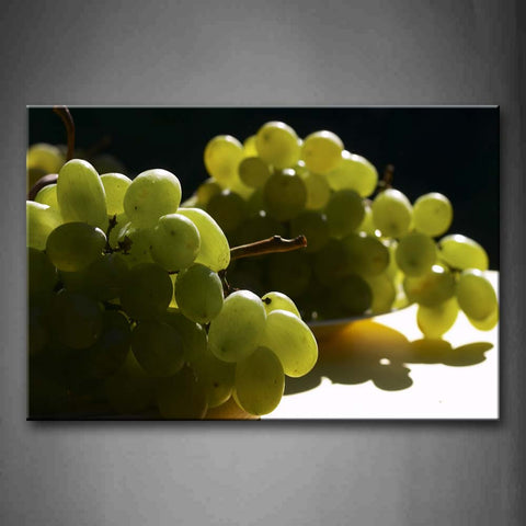 Some Grapes On The Disk. Wall Art Painting Pictures Print On Canvas Food The Picture For Home Modern Decoration 