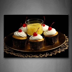 Brown Cupcake With Berry And White Cream Fruit Wall Art Painting Pictures Print On Canvas Food The Picture For Home Modern Decoration 