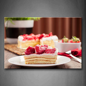 Cake And Strawberries On The Disk Wall Art Painting Pictures Print On Canvas Food The Picture For Home Modern Decoration 