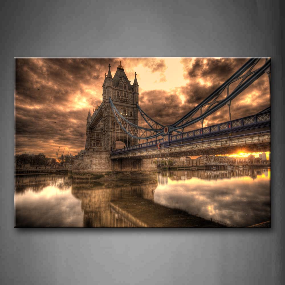 Tower Bridge With Light Reflected Wall Art Painting Pictures Print On Canvas City The Picture For Home Modern Decoration 