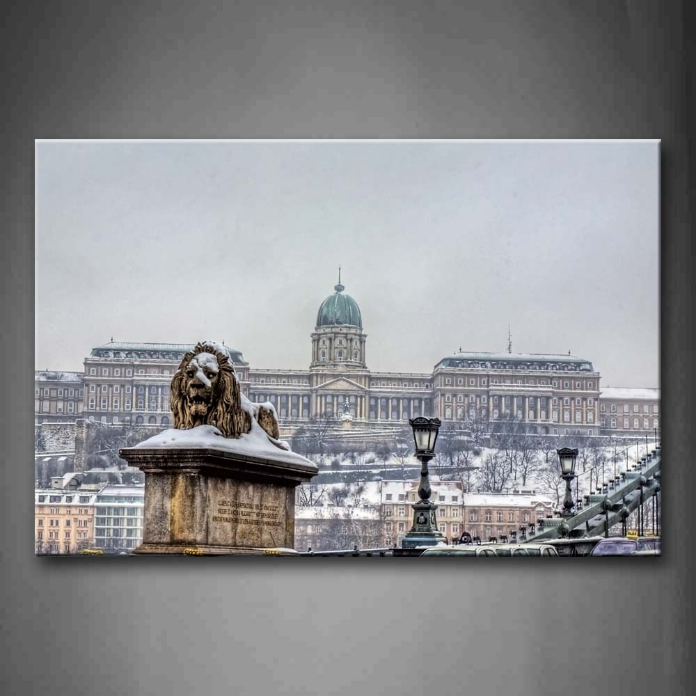 Lion Sculpture In Front Of Buda Castle Wall Art Painting Pictures Print On Canvas City The Picture For Home Modern Decoration 