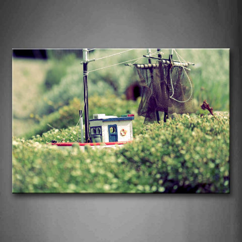 Toy In Grass  Wall Art Painting The Picture Print On Canvas Art Pictures For Home Decor Decoration Gift 