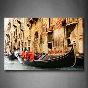 Two Boats Are Closed To Houses In Venice Wall Art Painting Pictures Print On Canvas Car The Picture For Home Modern Decoration 